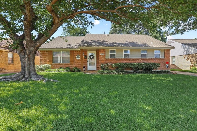 10621 Mapleridge Drive, Dallas TX 75238 - Photo 3
