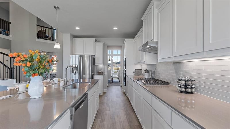 4927 SIMMENTAL Drive, Arlington TX 76001 - Photo 4