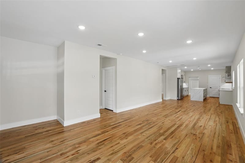 627 S Willomet Avenue, Dallas TX 75208 - Photo 14