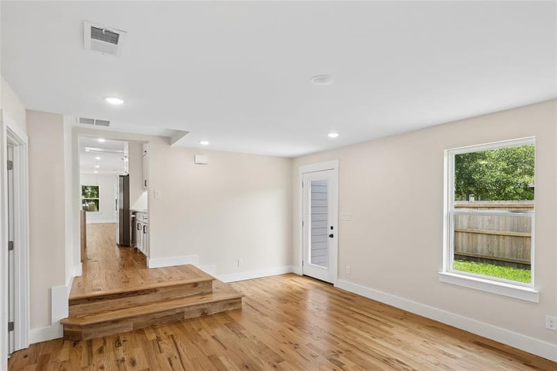 627 S Willomet Avenue, Dallas TX 75208 - Photo 18