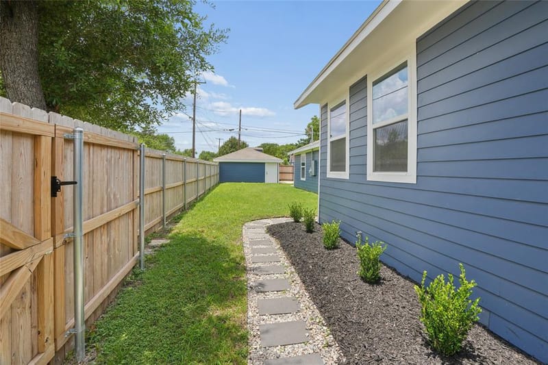 627 S Willomet Avenue, Dallas TX 75208 - Photo 37