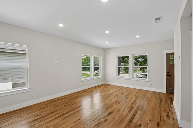 627 S Willomet Avenue, Dallas TX 75208 - Photo 15