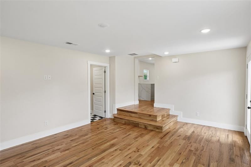 627 S Willomet Avenue, Dallas TX 75208 - Photo 19