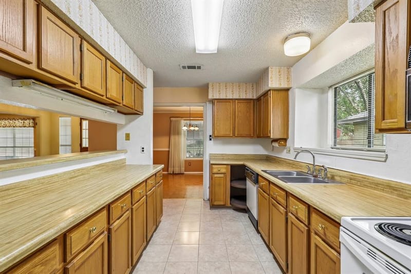 113 E Bancroft Drive, Garland TX 75040 - Photo 6