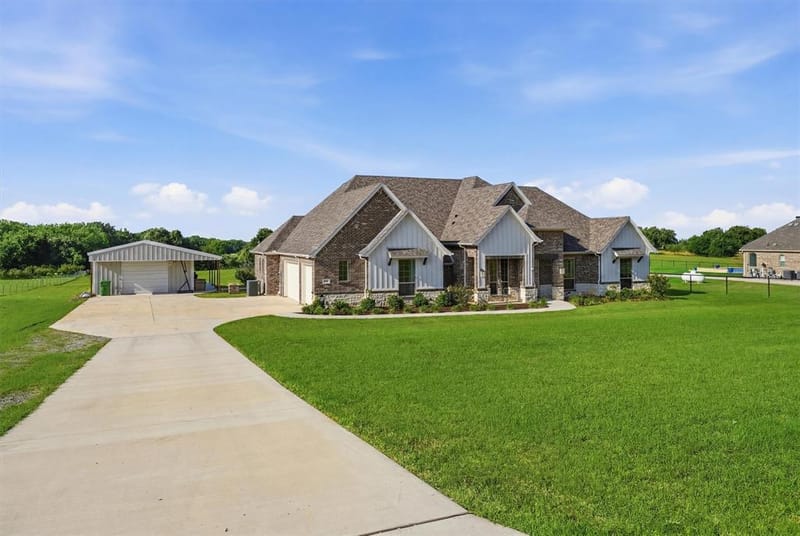 917 County Road 2175, Decatur TX 76234 - Photo 2