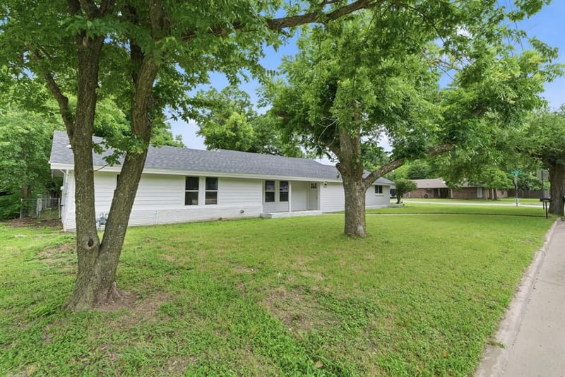 507 Country Club Road, Cleburne TX 76033 - Photo 2