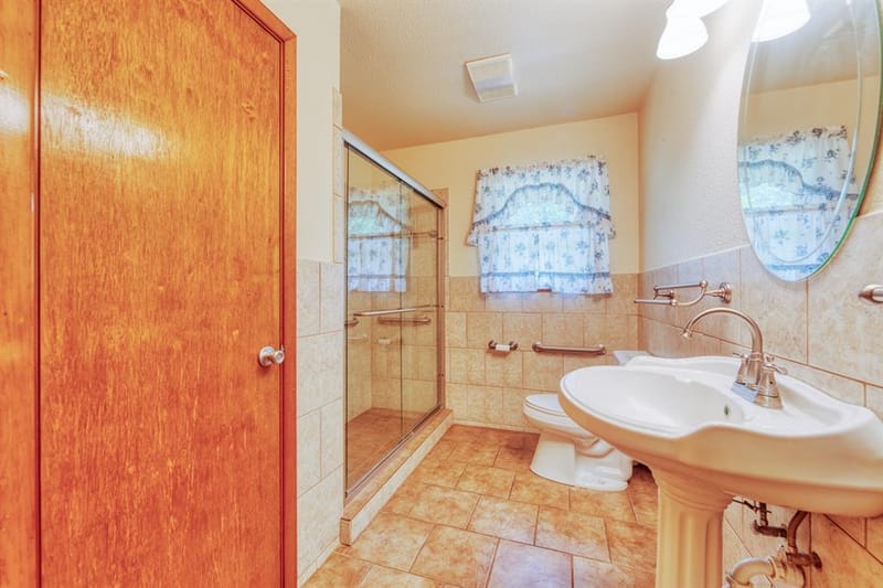 308 W White Street, Pilot Point TX 76258 - Photo 7