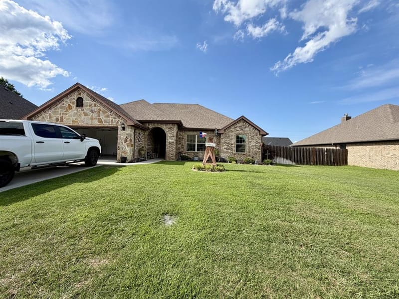 2105 Stonegate Boulevard, Bridgeport TX 76426 - Photo 5
