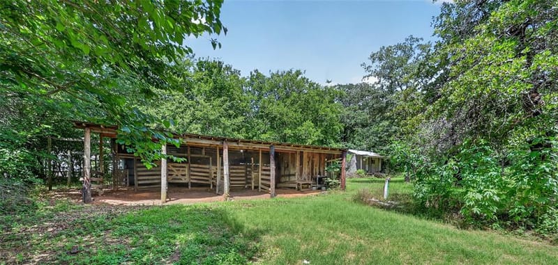 1300 Shannon Drive, Cleburne TX 76031 - Photo 29