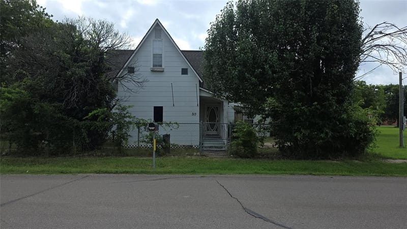 313 N Pearl Street, Trenton TX 75490