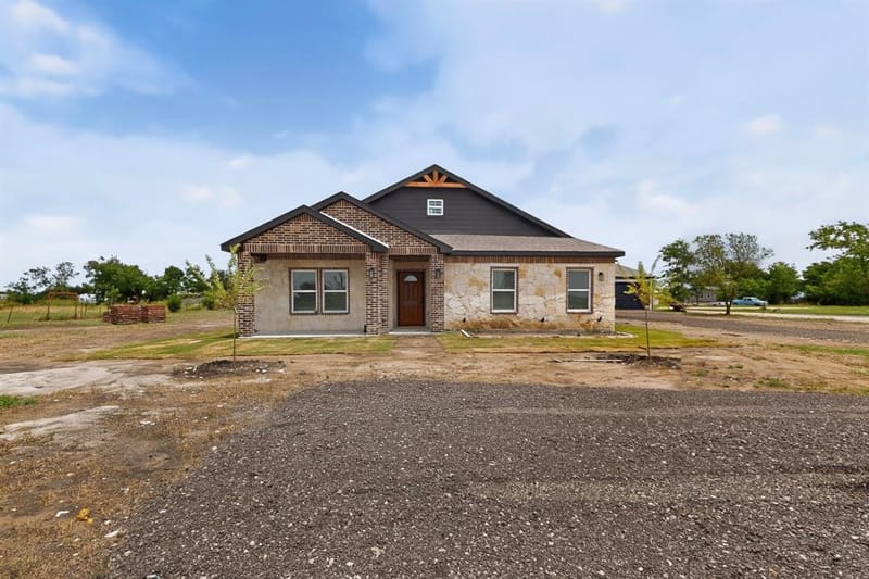 749 J L Drive, Valley View TX 76272 - Photo 3