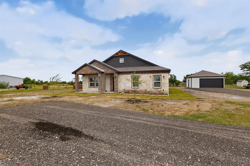 749 J L Drive, Valley View TX 76272 - Photo 11