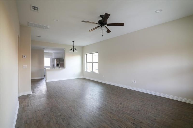 901 N Barrett Avenue, Denison TX 75020 - Photo 2
