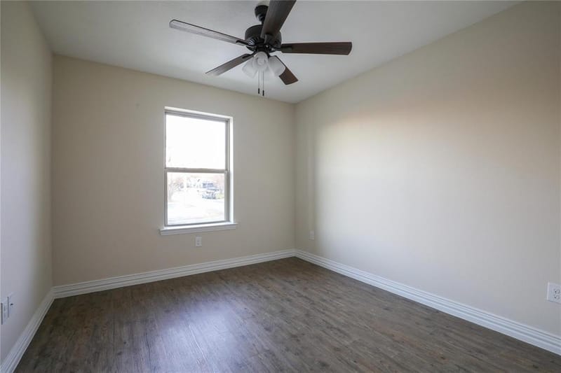 901 N Barrett Avenue, Denison TX 75020 - Photo 6
