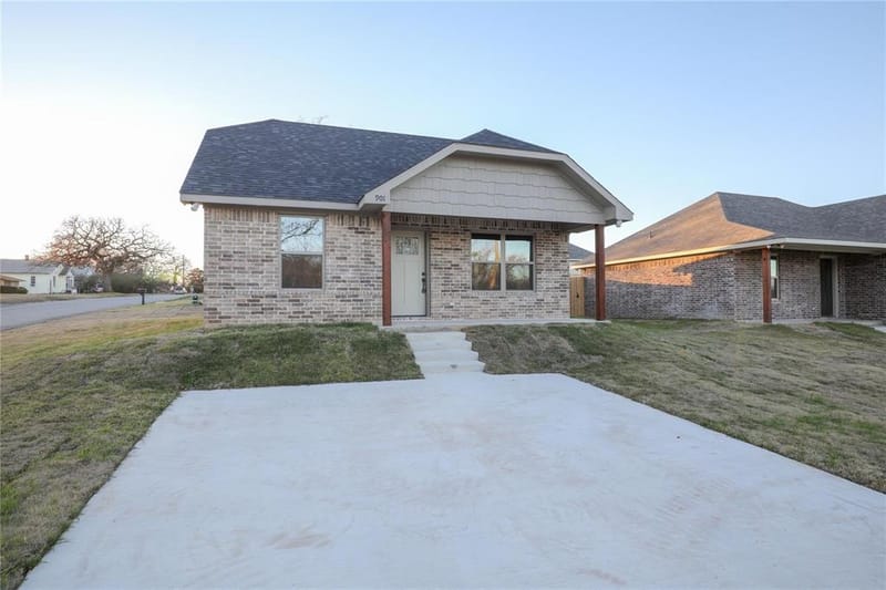 901 N Barrett Avenue, Denison TX 75020