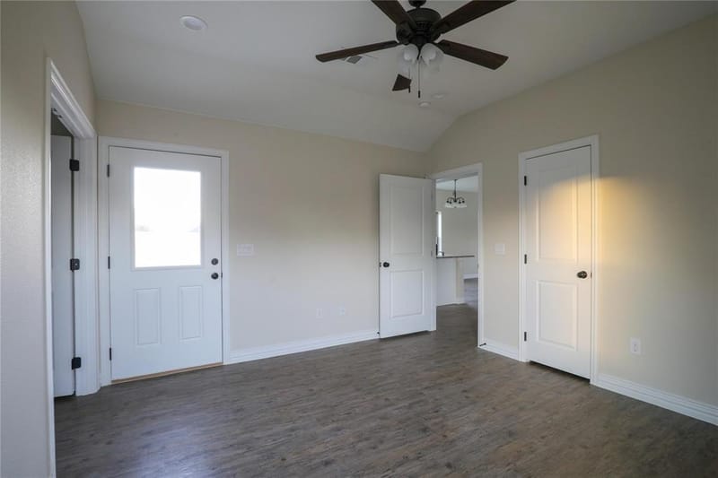 901 N Barrett Avenue, Denison TX 75020 - Photo 9