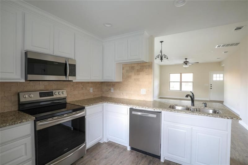 901 N Barrett Avenue, Denison TX 75020 - Photo 4