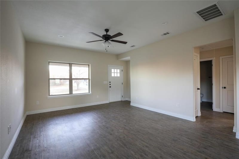 901 N Barrett Avenue, Denison TX 75020 - Photo 8