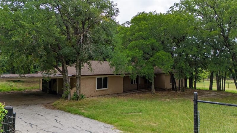 1517 Oakridge Court W, Azle TX 76020 - Photo 2