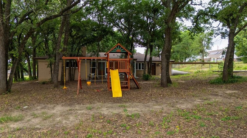 1517 Oakridge Court W, Azle TX 76020 - Photo 36
