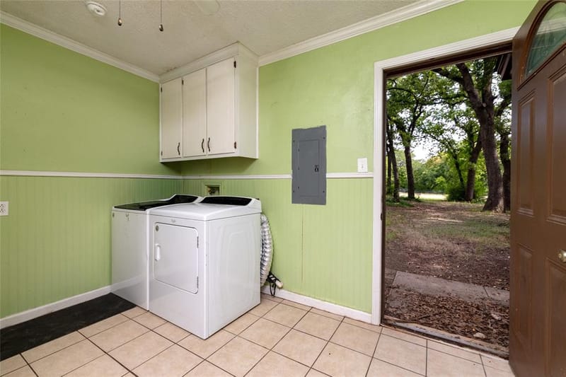 1517 Oakridge Court W, Azle TX 76020 - Photo 32
