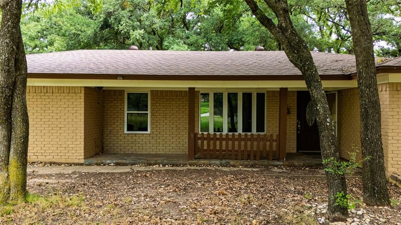 1517 Oakridge Court W, Azle TX 76020 - Photo 5
