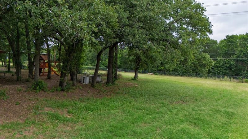 1517 Oakridge Court W, Azle TX 76020 - Photo 34