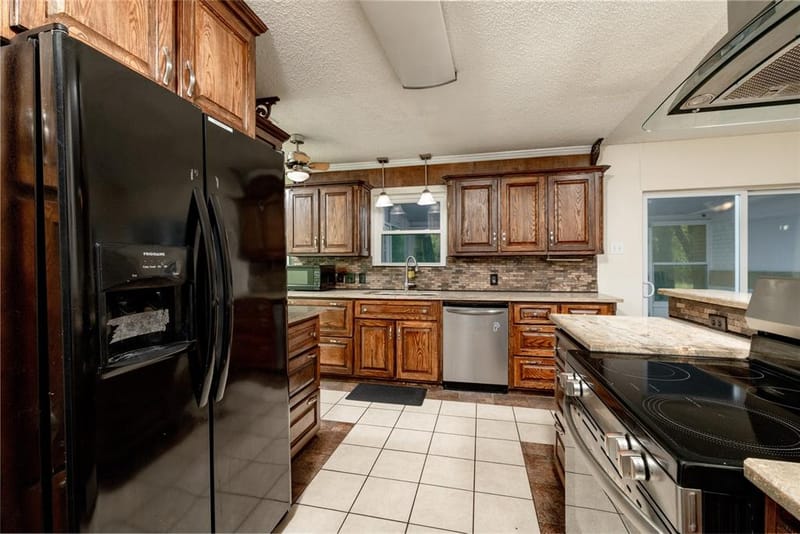1517 Oakridge Court W, Azle TX 76020 - Photo 15