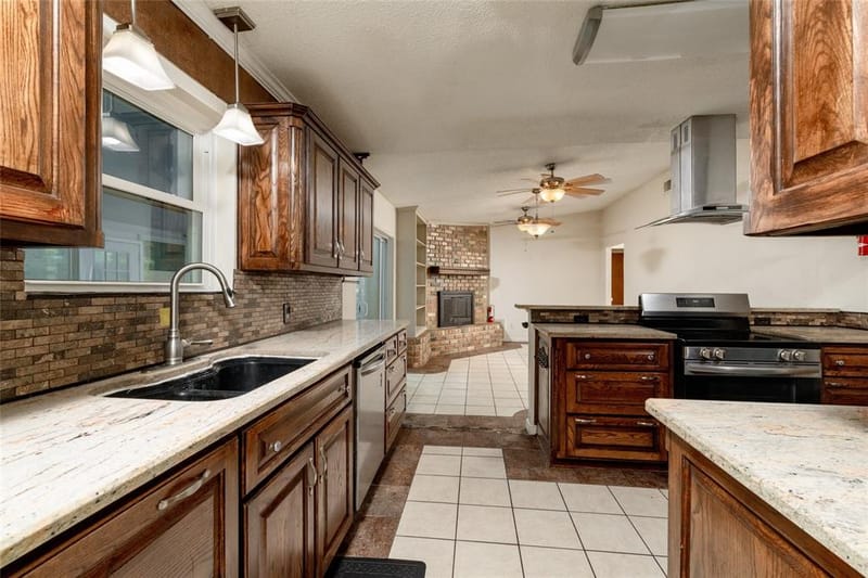 1517 Oakridge Court W, Azle TX 76020 - Photo 19