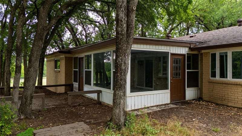 1517 Oakridge Court W, Azle TX 76020 - Photo 40