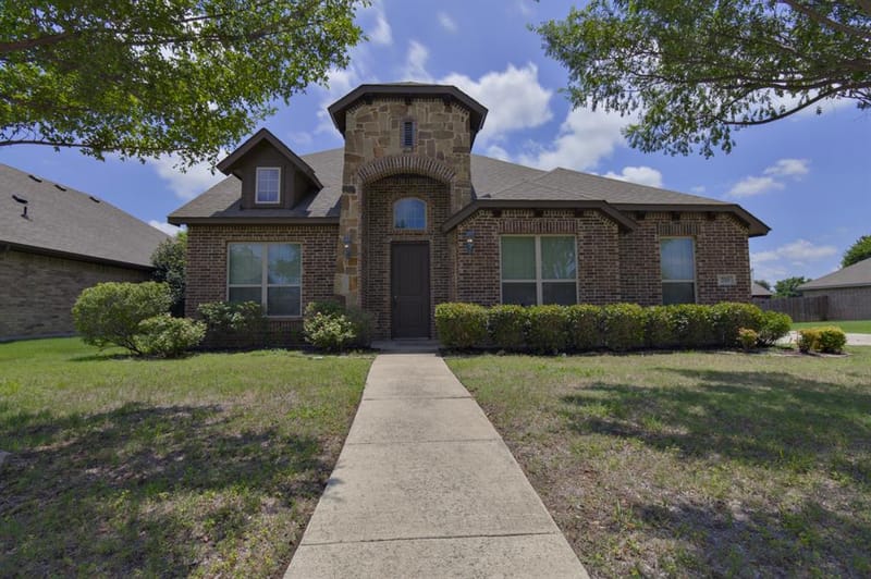 210 Debbie Way, Red Oak TX 75154 - Photo 3