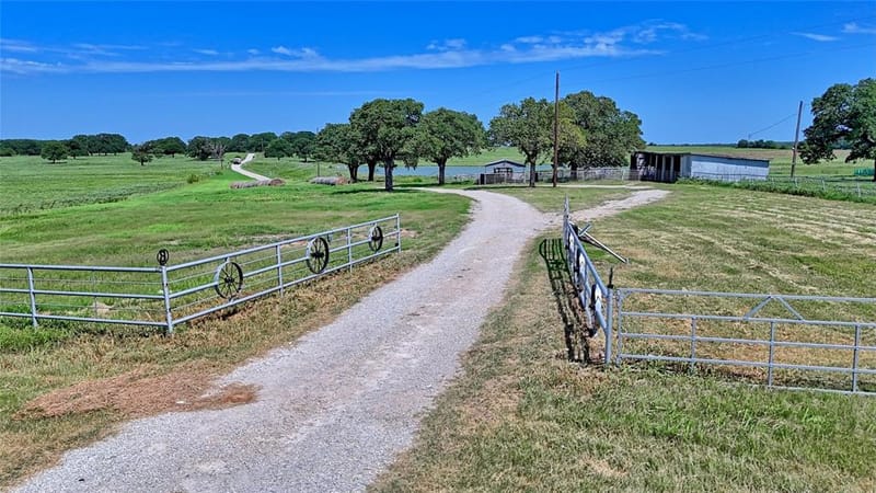 8752 Fm 1749, Sunset TX 76270 - Photo 38