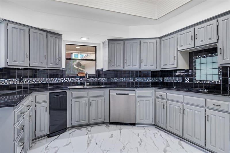1908 Lakehill Court, Arlington TX 76012 - Photo 13