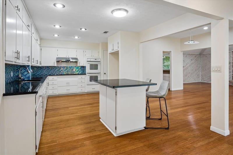 6611 Fernshaw Drive, Dallas TX 75248 - Photo 9