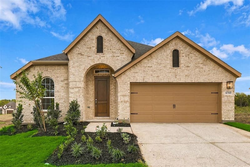 1710 Whispering Meadow Drive, Van Alstyne TX 75495