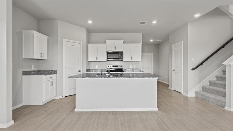 905 INGALLS PARK Lane, Fort Worth TX 76131 - Photo 2