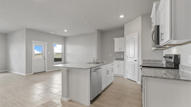 905 INGALLS PARK Lane, Fort Worth TX 76131 - Photo 7
