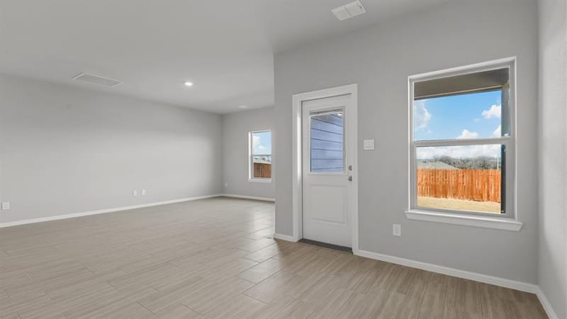 905 INGALLS PARK Lane, Fort Worth TX 76131 - Photo 9
