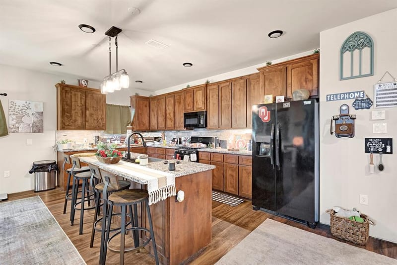 540 E Main Street, Pilot Point TX 76258 - Photo 11
