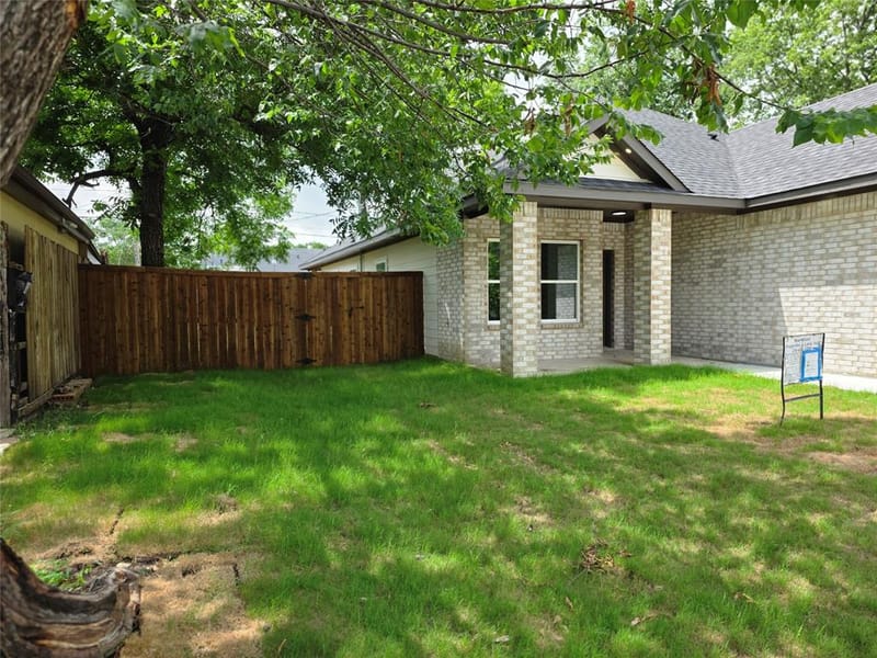 322 W Brownlee Avenue, Dallas TX 75224 - Photo 13