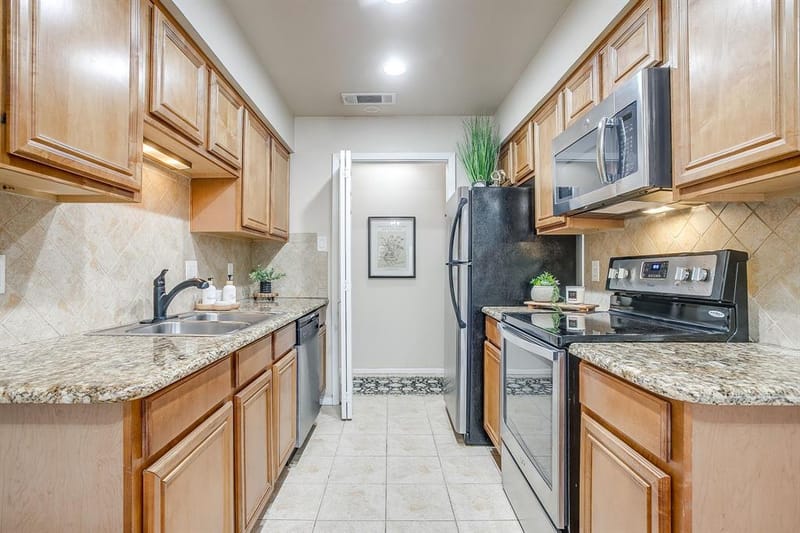 5714 Cedar Creek Drive, Benbrook TX 76109 - Photo 4