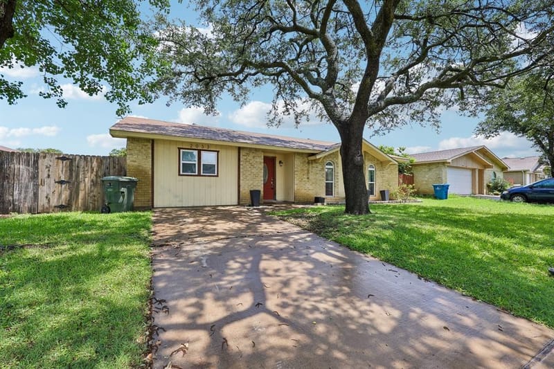 2033 Rose Hill Road, Carrollton TX 75007 - Photo 2