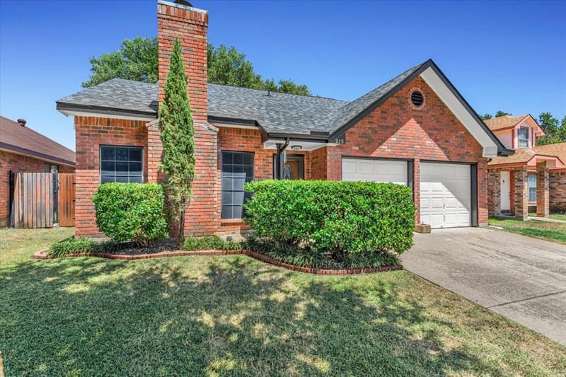 215 Ironbark Drive, Arlington TX 76018