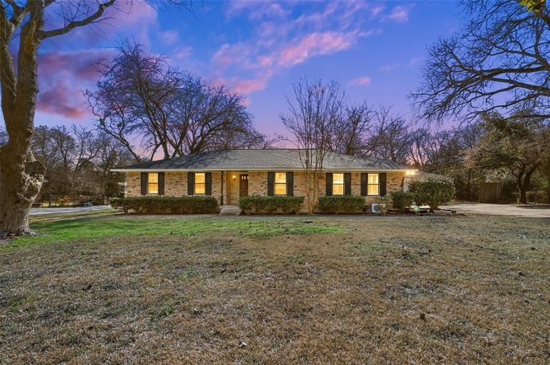 412 Spinner Road, DeSoto TX 75115