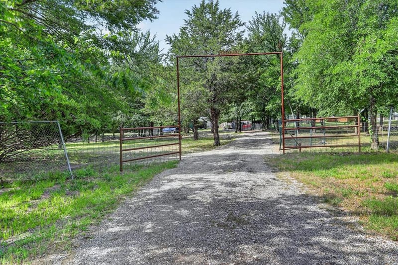 2625 County Road 2510, Quinlan TX 75474 - Photo 2