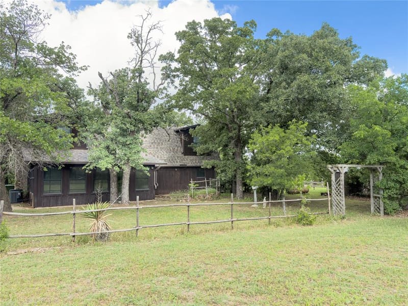 1102 NE 23rd Street, Mineral Wells TX 76067 - Photo 3