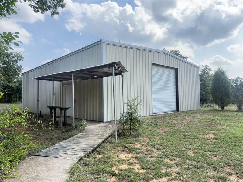 1102 NE 23rd Street, Mineral Wells TX 76067 - Photo 9