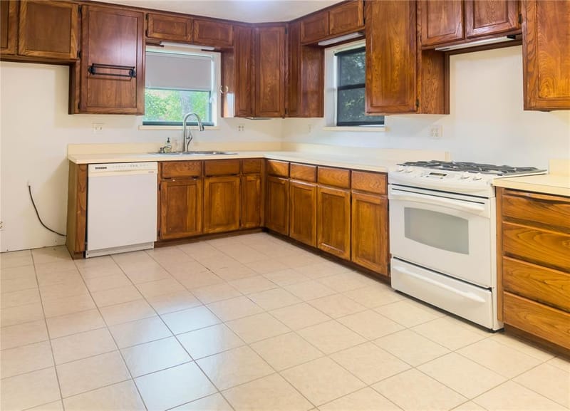 1102 NE 23rd Street, Mineral Wells TX 76067 - Photo 21