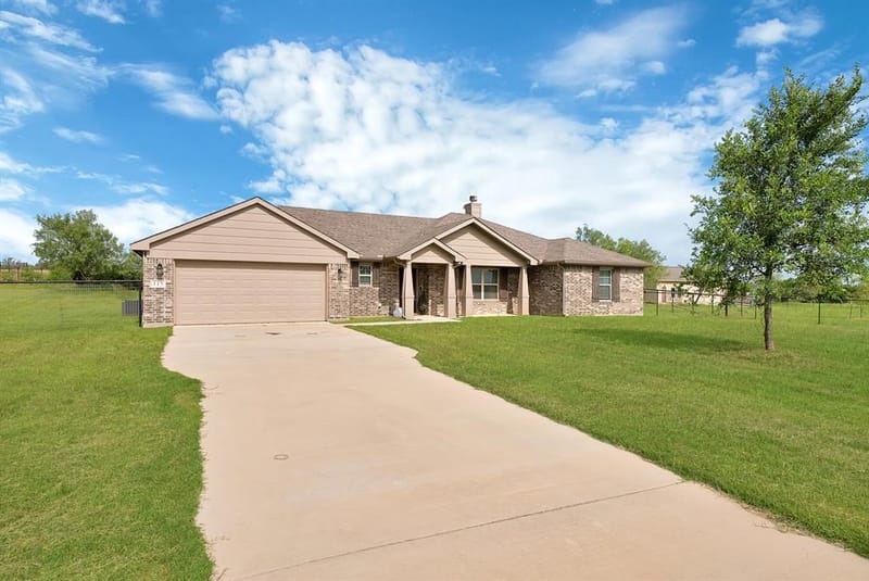 115 Springwood Ranch Loop, Springtown TX 76082 - Photo 23