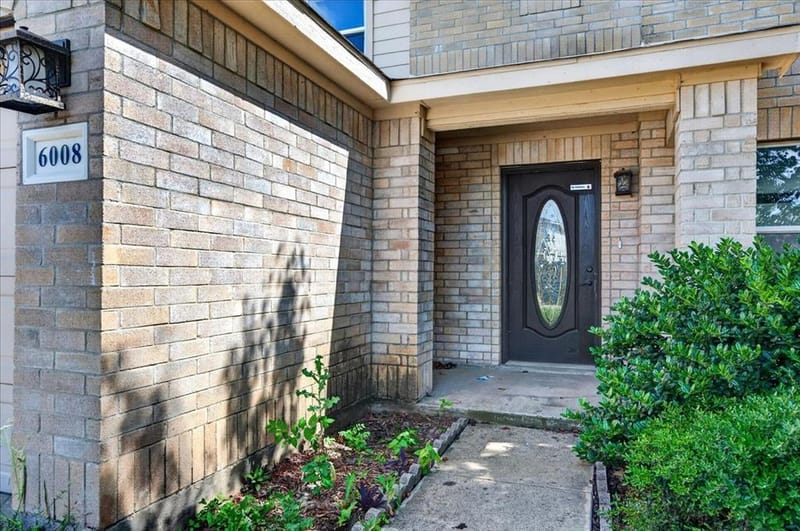 6008 Mckaskle Drive, Fort Worth TX 76119 - Photo 4